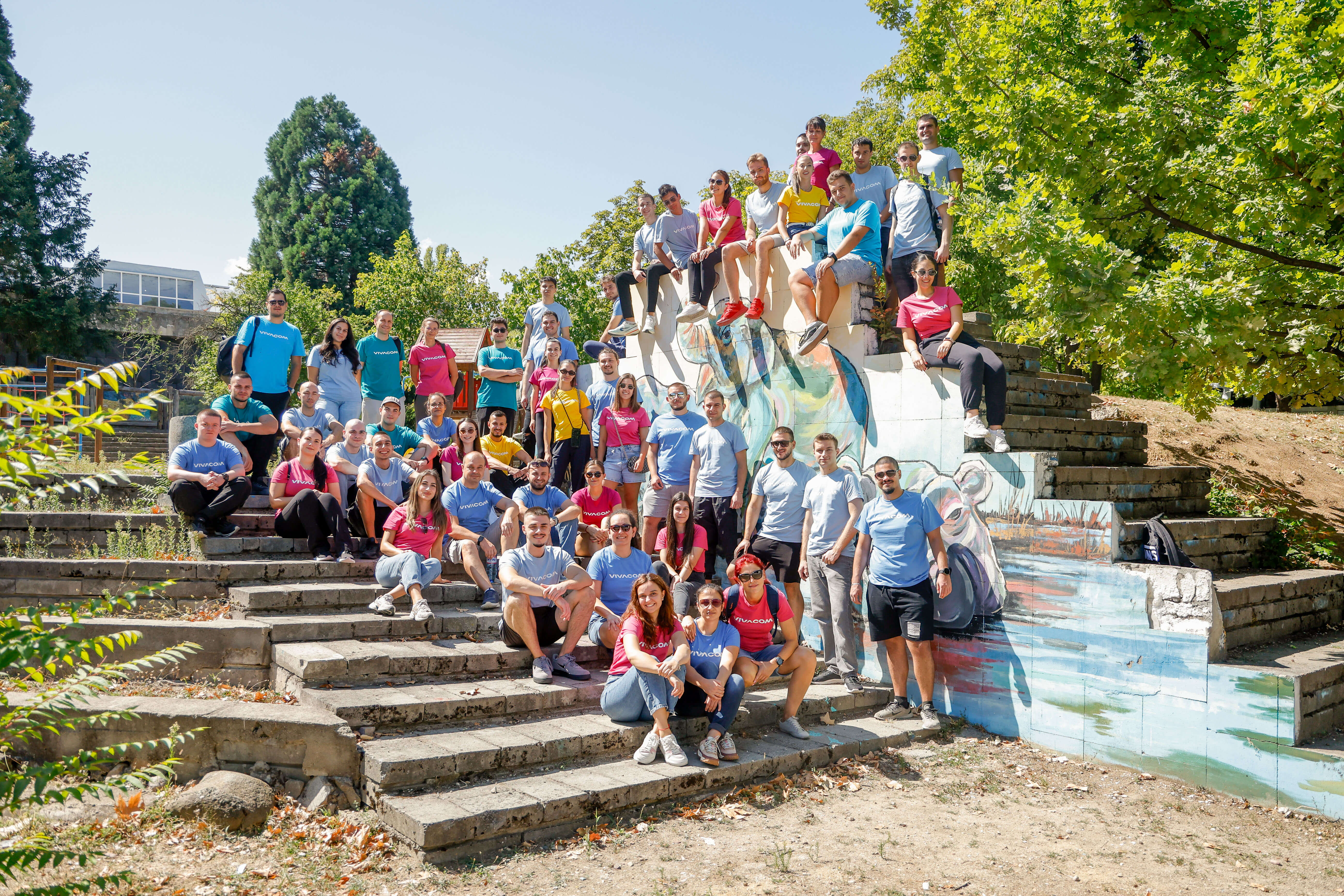 70 доброволци от Лятната стажантска програма на Vivacom облагородиха Софийския зоопарк