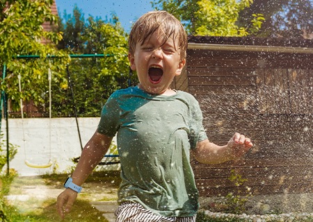 Създаден за ежедневни приключения – от миене на ръце и дъждовни дни до игри - Vivacom Smart Watch 2