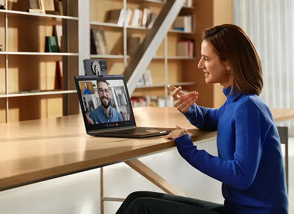 Видеосреща със супер ясна картина с 50MP предна камера и Dolby Vision 4K