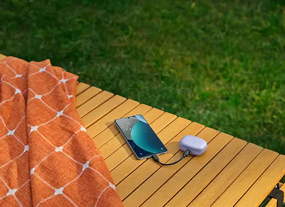 С поддръжка на обратно зареждане, телефонът ви се превръща в преносима външна батерия