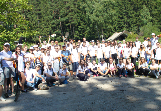 Над 80 стажанти от VIVACOM взеха участие в доброволческа акция за реставриране на местността „Златните мостове“
