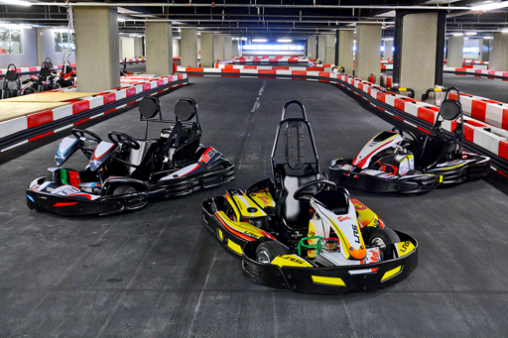 Забавление на високи скорости в Sofia Karting Ring