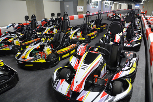 Забавление на високи скорости в Sofia Karting Ring