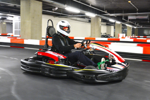 Забавление на високи скорости в Sofia Karting Ring